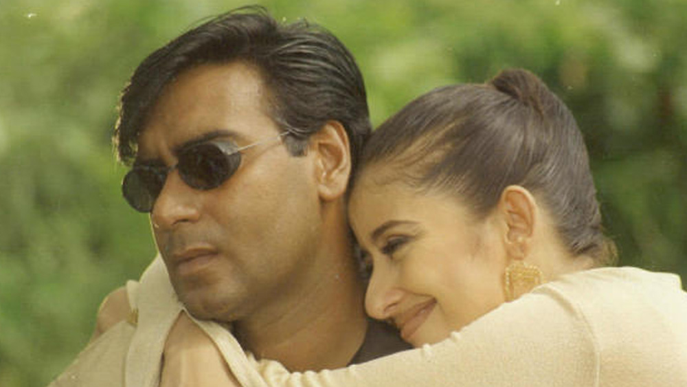 ইন্ডাস্ট্রির অন্দরমহল বলে, মনীষা কৈরালা এবং তব্বুর সঙ্গেও ঘনিষ্ঠতা ছিল অজয়ের। কিন্তু মনীষা এবং অজয়ের মাঝেও শেষ অবধি জায়গা করে নেয় তিক্ততা। এতটাই চরমে পৌঁছয় সেই তিক্ততা, অজয় বলেছিলেন তিনি মনীষা এবং রবিনার সঙ্গে অভিনয়ও করতে চান না।