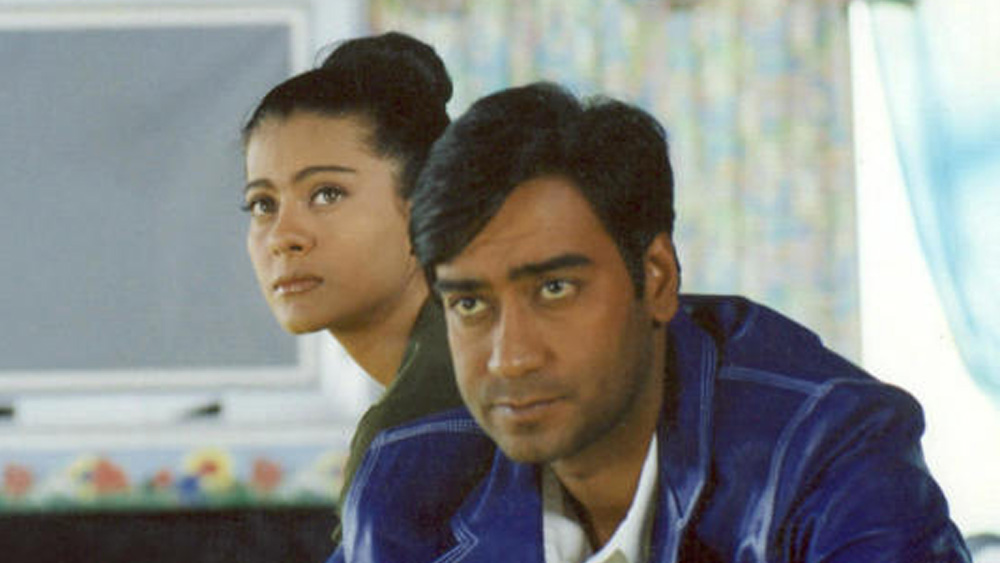 কাজলের সঙ্গে ঘনিষ্ঠতার পরেই অবশ্য অজয়ের জীবনে গুঞ্জনস্রোত বন্ধ হয়। তবে কাজলের সঙ্গে অজয়ের অন্তরঙ্গ হতে সময় লেগেছে অনেকটাই। পরে অজয় নিজেই বলেছেন প্রথম আলাপে কাজলকে তাঁর উদ্ধত এবং বাচাল তরুণী বলে মনে হয়েছিল।