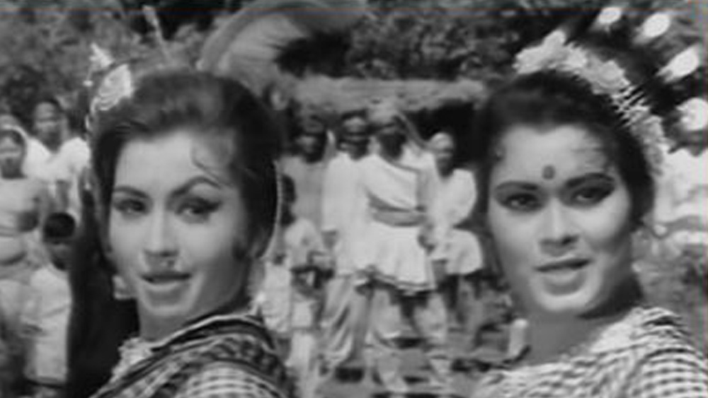 কঠোর পরিশ্রমে নৃত্যশিল্পী হিসেবে বলিউডে নিজের পায়ের নীচে জমি মজবুত করেন বেলা। হয়ে ওঠেন হেলেন-আশা পারেখ-মুমতাজের যোগ্য প্রতিদ্বন্দ্বী। শাস্ত্রীয় নৃত্য থেকে বলিউডি নাচ—বেলা বসুর বিচরণক্ষেত্র ছিল অবাধ।