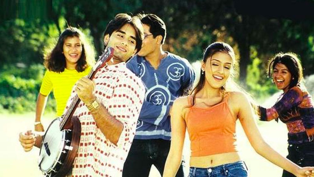 কম বাজেটের এই ছবি বক্স অফিসে সুপারহিট হয়। নদীম-শ্রবণের সুরে ছবির গানগুলিও দর্শক-শ্রোতাদের মন জয় করে নেয়।