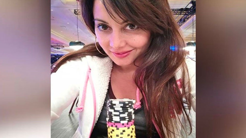 তবে নেশার জন্য অভিনয়ে সমস্যা হবে না বলেই মনে করেন মিনিষা। পছন্দসই রোল পেলে পোকার ভুলে অভিনয়ই হবে প্রথম পছন্দ, জানাতে ভোলেননি সুন্দরী।