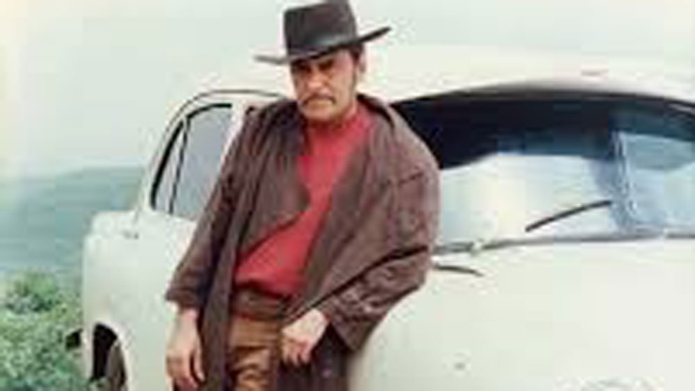 চুটিয়ে অভিনয়ের পাশাপাশি ঘোড়দৌড়ের প্রতি আকর্ষণ ছিল সুধীরের। রেসের মাঠে নিয়মিত মোটা টাকা বাজি রাখতেন তিনি। বিষয়টি এত ভাল বুঝতেন তিনি যে, কখনও দ্বিগুণ এবং কখনও প্রায় চার গুণ লাভও করতেন। তাই সমকালীন অভিনেতাদের সঙ্গে টাকাপয়সার ব্যাপারেও কোনও অংশে কম ছিলেন না তিনি।