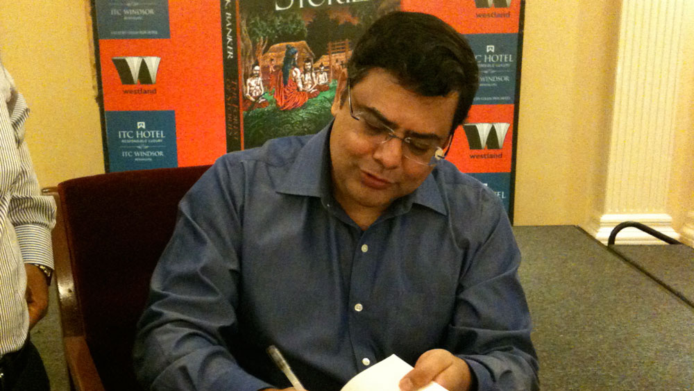 অশোক জানান, সেই রাতে যাঁরা তাঁর মায়ের উপর অত্যাচার চালান, তাঁদের সকলকেই চিনতেন তাঁরা। ছবি তুলে ব্ল্যাকমেলের কথাও সামনে আনেন তিনি।