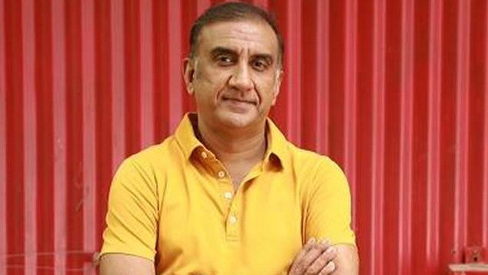 ২০০৭ সালে ‘ঝুম বরাবর ঝুম’-এ অভিনয়ের পর ২০০৯ সালে ‘ভিক্টোরিয়া হাউস’ ছবিতেই শেষ বার দেখা যায় সুধীরকে। দীর্ঘ দিন ধরে ফুসফুসের সংক্রমণে ভুগছিলেন তিনি। ২০১৪-র ১২ মে তাঁর মৃত্যু হয়। সুধীরের ভাইপো মিলন লুথরিয়া এই মুহূর্তে বলিউডের অন্যতম সফল পরিচালকদের মধ্যে এক জন।