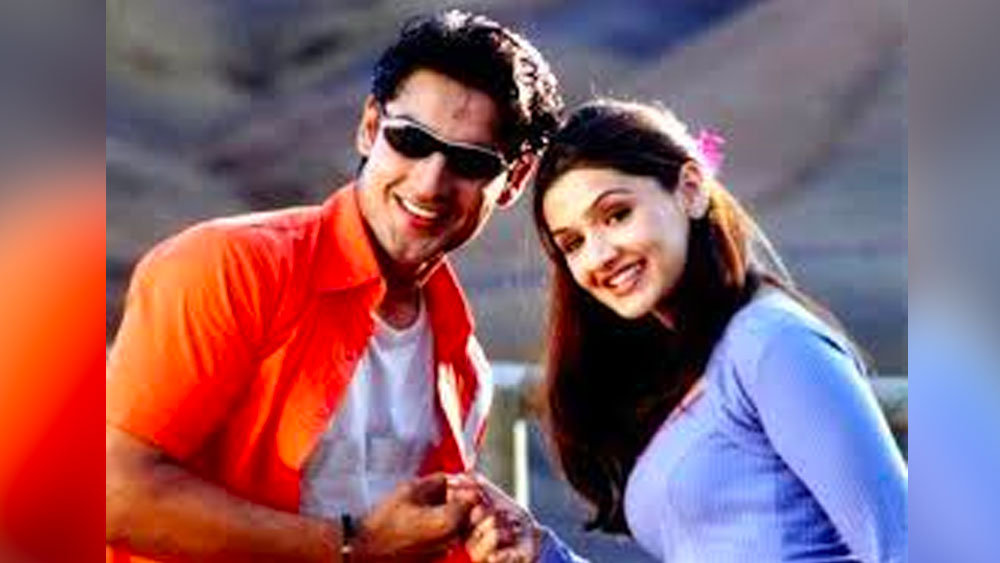 বক্স অফিসে ‘পাগলপন’ মাঝারি সফল ছবি ছিল। এর আগে অবশ্য কর্ণ সই করেছিলেন ‘ইয়ে দিল আশিকানা’ ছবিতে। তবে সেই ছবি মুক্তি পায় পরে। বিপরীতে নায়িকা ছিলেন নবাগতা জিবিধা শর্মা।