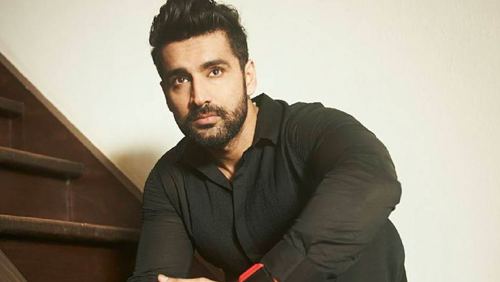 এর পর নবাগত নায়িকাদের সঙ্গে  কিছু ছবিতে অভিনয় করেন কর্ণ। কিন্তু হয় সেগুলির মুক্তি পিছিয়ে যায়। নয়তো বক্স অফিসে ব্যর্থ হয়। কেরিয়ারের সূত্রপাতে যে সাফল্য পেয়েছিলেন, কোনও ভাবেই তা আর ফিরে আসেনি কর্ণের কাছে।