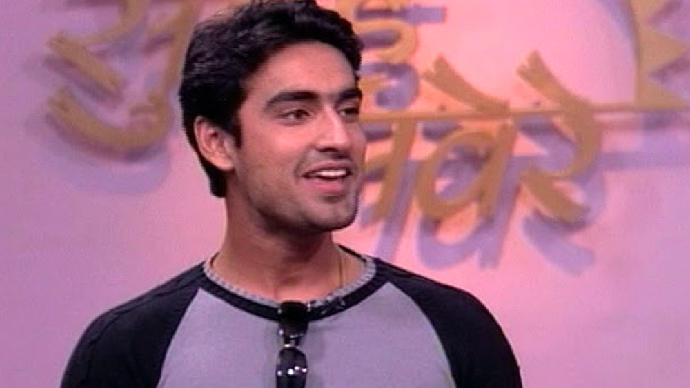 দীর্ঘ দিন কাজ না পেয়ে অতীতে এক বার হতাশা ও অবসাদগ্রস্ত হয়ে পড়েছিলেন কর্ণ। সেই সমস্যা ধীরে ধীরে কাটিয়ে উঠলেও অভিনয়ের দ্বিতীয় ইনিংসেও তিনি ব্যর্থই থেকে গেলেন।