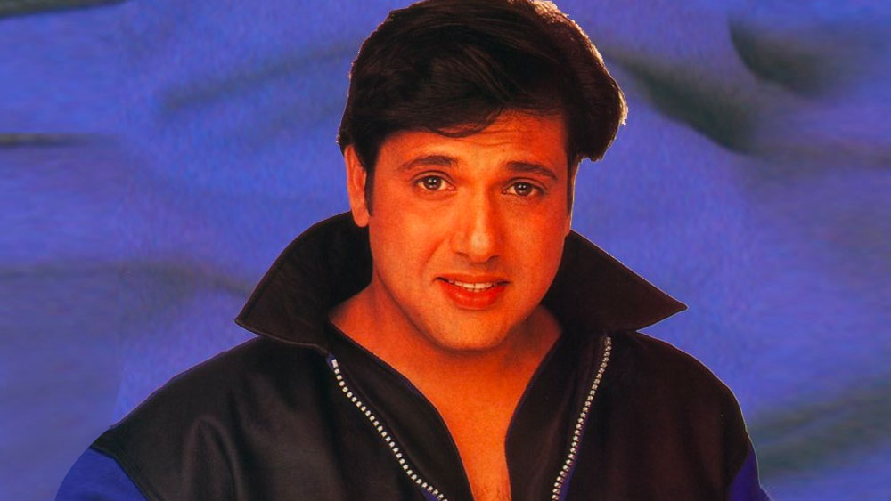 রাজনীতি ছেড়ে তখন বলিউডে কামব্যাক করেছেন গোবিন্দ। চাইছিলেন কোনও ভাল ছবিতে অভিনয় করে নিজের পুরনো জায়গা ফিরে পেতে। পুরনো বন্ধু ডেভিড ধওয়নের শরণাপন্ন হন গোবিন্দ।