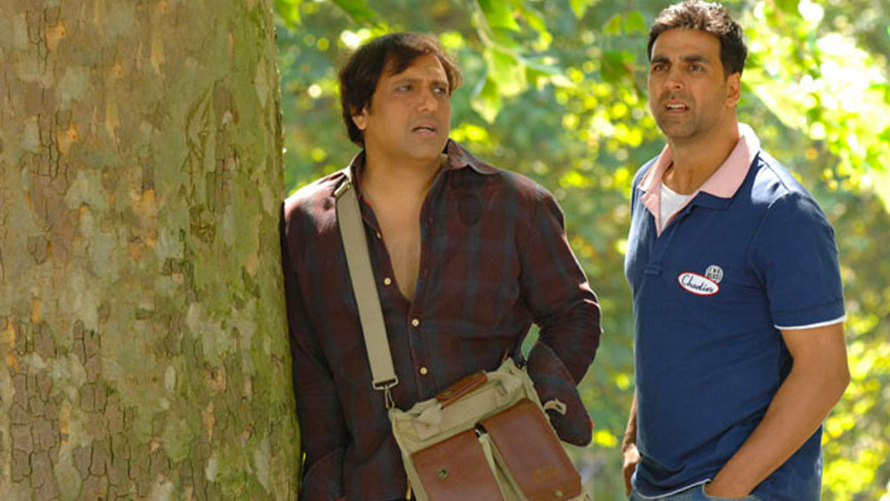 ছবিতে একটি গানের দৃশ্যের শুটিং করছিলেন প্রিয়দর্শন। সেখানে হাজির ছিলেন ইউনিটের সবাই। সেটে দেরি করে পৌঁছনোর অভিযোগ গোবিন্দর বিরুদ্ধে বরাবরই ছিল। অন্য দিকে অক্ষয় খুব সময়ানুবর্তী। ফলে শট শুরুর নির্ধারিত সময় পেরিয়ে যাওয়ায় তিনি বার বার প্রশ্ন করছিলেন প্রিয়দর্শনকে।