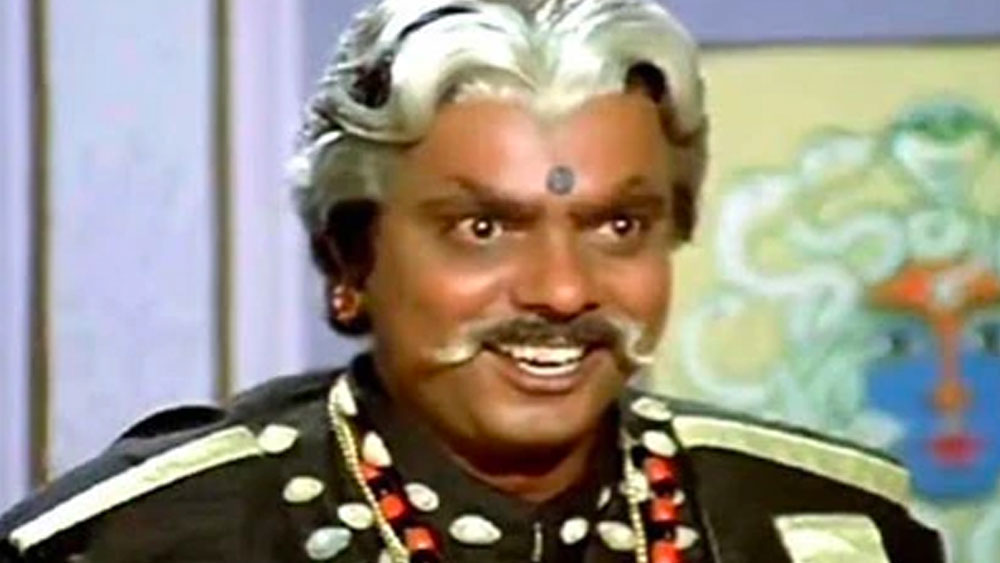 স্কুল কলেজে অল্পবিস্তর অভিনয় করেছেন সদাশিব। কিন্তু পুণে বিশ্ববিদ্যালয়ে ইতিহাস নিয়ে স্নাতকোত্তর স্তরে পড়ার সময় থেকেই তাঁর হৃদয় জুড়ে বিরাজ করতে থাকল শুধুই অভিনয়। যুব উৎসবে তিনি একটি নাটকে এক খুনির ভূমিকায় অভিনয় করে প্রথম পুরস্কার পান।