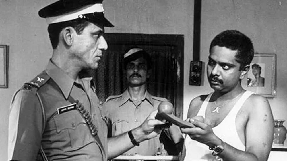 প্রথম ছবিতেই বাজিমাত করেন সদাশিব। তাঁর অভিনয়ের তারিফ করেছিলেন ওম পুরীও। ‘অর্ধ সত্য’ ছবির জন্য সদাশিব শ্রেষ্ঠ চরিত্রাভিনেতা হিসেবে পুরস্কৃত হন। প্রথম ছবিতেই নজরকাড়া পারফরম্যান্সের পরে সদাশিবের আর অপেক্ষা করতে হয়নি ইন্ডাস্ট্রিতে সুযোগের জন্য।