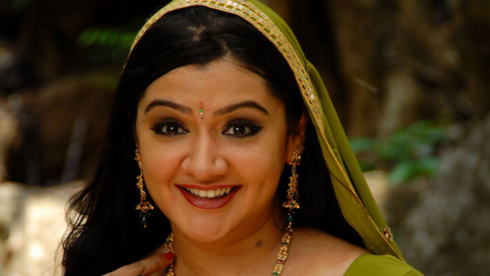 সংবাদমাধ্যমে প্রকাশ, ২০০৫ সালে তিনি এক বার আত্মহত্যার চেষ্টা করেছিলেন। মাথায় গুরুতর আঘাত নিয়ে তিনি ভর্তি হন হাসপাতালে। সে বার দীর্ঘ চিকিৎসার পরে সুস্থ হয়ে ঘরে ফেরেন তিনি। যদিও আরতির দাবি ছিল, তিনি দুর্ঘটনায় আহত হন।