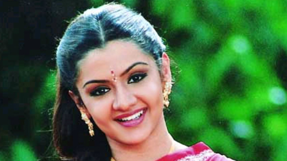 শোনা যায়, সহ-অভিনেতা তরুণের সঙ্গে সম্পর্ক ভেঙে যাওয়ার জেরে তিনি আত্মঘাতী হওয়ার চেষ্টা করেছিলেন। পরের বছর, ২০০৬ সালেও তিনি আরও এক বার আত্মহত্যার চেষ্টা করেছিলেন বলে শোনা যায়। কিন্তু প্রতি বারই আত্মহত্যার চেষ্টার দাবি উড়িয়ে দিয়েছিলেন আরতি।