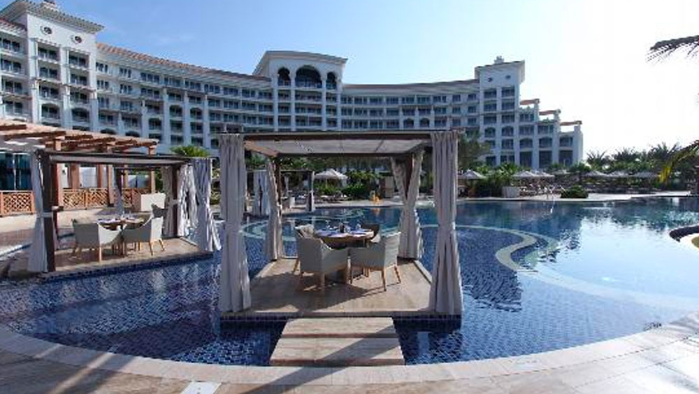 বিরাট কোহালির রয়্যাল চ্যালেঞ্জার্স ব্যাঙ্গালোর রয়েছে ‌ওয়ালডর্ফ অ্যাস্টোরিয়া ‌হোটেল অ্যান্ড রিসর্টে।