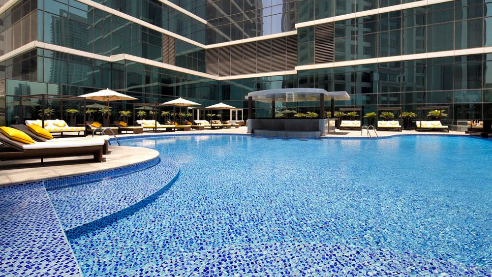 বুর্জ খলিফার সংলগ্ন এই হোটেলটি মোহময়। তাজ হোটেলের সম্পূর্ণ একটা ফ্লোর ভাড়া করা হয়েছে সিএসকে-র জন্য।