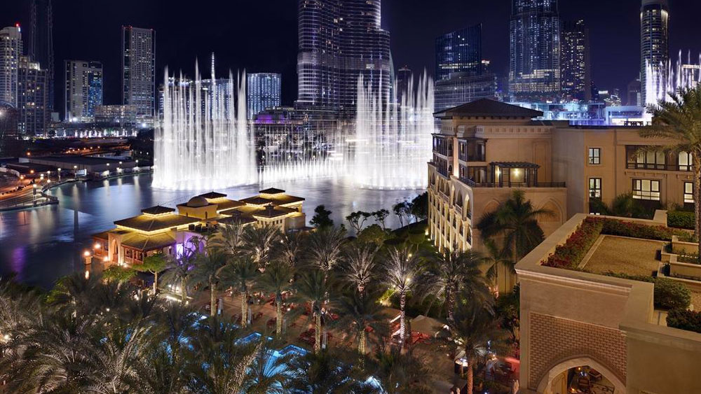 বুর্জ খলিফার কাছেই এই হোটেলটি।