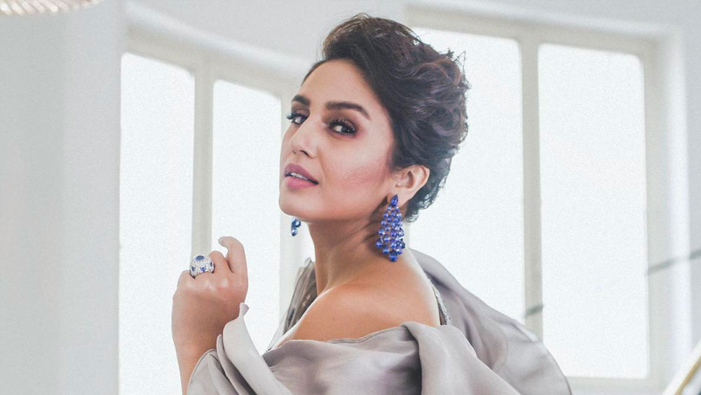 ১৯৮৬ সালের ২৮ জুলাই দিল্লিতে জন্ম হুমার। দিল্লি বিশ্ববিদ্যালয় থেকে ইতিহাস নিয়ে পড়াশোনা করেন তিনি। এই সময়েই তিনি থিয়েটারের সংস্পর্শে আসেন। অভিনয় জগতে তাঁর মেন্টর ছিলেন এন কে শর্মা। তিনি-ই তাঁকে স্বপ্ন দেখতে শেখান।