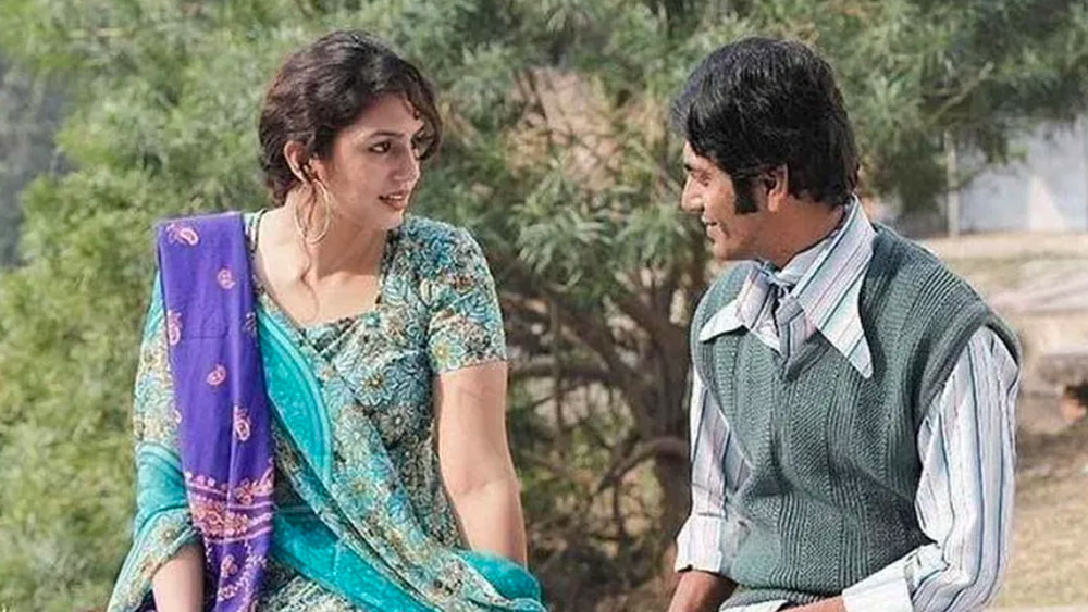 কথা রেখেছিলেন অনুরাগ। তাঁর পরিচালনায় একাধিক ছবিতে অভিনয় করেছেন হুমা। ‘গ্যাংস অব ওয়াসিপুর’-এর দু’টি অংশ এবং ‘লভ শব তে চিকেন খুরানা’। শুভাকাঙ্খীদের পরামর্শের বিরুদ্ধে গিয়ে হুমা ডার্ক ছবিতে অভিনয় করে নিজের কেরিয়ার শুরু করেছিলেন।