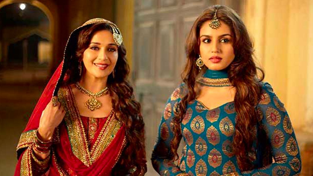 ইন্ডাস্ট্রির অন্দরমহলের খবর, সে সময় অভিষেকের সঙ্গেও বিশেষ সম্পর্ক ছিল হুমার। তবে ‘ইশকিয়া’-র মতো এর দ্বিতীয় অংশ ততটা সফল হয়নি। কিন্তু এই ছবিতে মাধুরী দীক্ষিত, নাসিরুদ্দিন শাহের মতো অভিনেতাদের সঙ্গে স্ক্রিন শেয়ার করায় হুমার কেরিয়ার এক লাফে এগিয়ে যায় অনেকটাই।