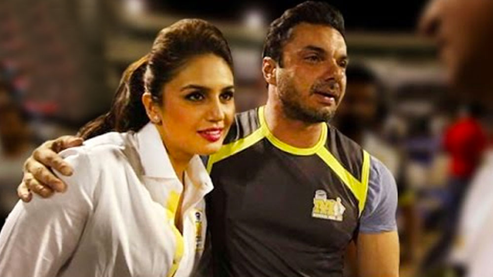 সুনামের মতো বিতর্কও বরাবর হুমার সঙ্গী হয়েছে।  মাঝে শোনা গিয়েছিল, তাঁর জন্যই ভাঙতে বসেছে সোহেল খানের উনিশ বছরের দাম্পত্য। গভীর রাতে হুমার ফ্ল্যাটের কাছে দেখা যেত সোহেলকে। শেষ অবধি নাকি স্ত্রী সীমার চাপে সোহেল একসময় হুমার সঙ্গে সম্পর্ক থেকে সরে আসেন।