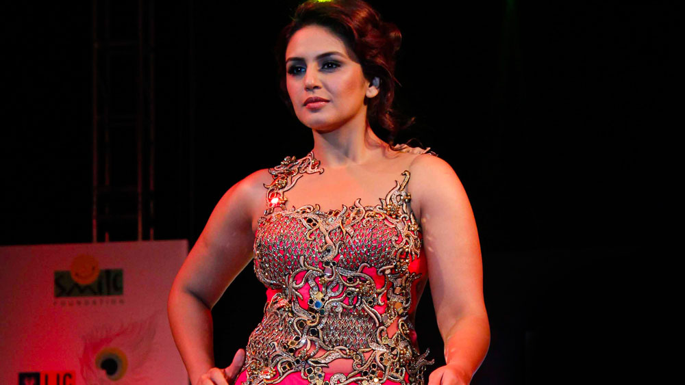 বড় ব্যানারে সুযোগ না পেলেও অভিনয় প্রতিভার জোরে ছোট ব্যানারে কাজ করেও যে বড় নাম হয়ে ওঠা যায়, দেখিয়ে দিয়েছেন হুমা।