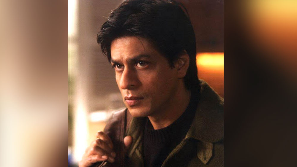 পত্রিকায় এই খবর পড়ে শাহরুখ অত্যন্ত ক্ষুব্ধ হন। তিনি ঠিক করেন, ওই পত্রিকার কোনও প্রতিনিধিকে সামনে পেলে তিনি ছেড়ে দেবেন না। এক দিন সেই সুযোগ এল তাঁর কাছে।