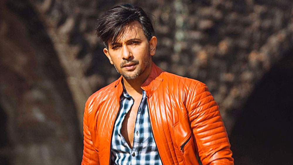 স্কুলজীবনে বন্ধুদের মধ্যে খুবই জনপ্রিয় ছিলেন টেরেন্স। কিন্তু পারিবারিক অবস্থাকে তিনি সযত্নে লুকিয়ে রাখতেন। চাইতেন না আর্থিক দৈন্যের জন্য বন্ধুদের কাছে হাসির পাত্র হয়ে উঠতে।