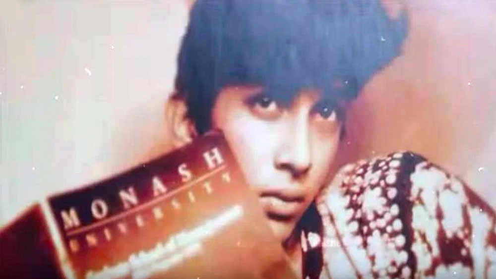 আর্থিক ভাবে অনগ্রসর ছাত্রদের জন্য তাঁদের স্কুলে আলাদা খাবারের ব্যবস্থা থাকত। টেরেন্স সেটা খেতেন, কিন্তু লুকিয়ে। বন্ধুদের জানতে দিতেন না। ছোট থেকেই চাইতেন পরিবারের দুর্দশা দূর করতে। একদিন সেই ইচ্ছে জাঁকিয়ে বসল মনে যখন চোখের সামনে দেখলেন তাঁর পরিবারের সদস্যদের হেনস্থা হতে।