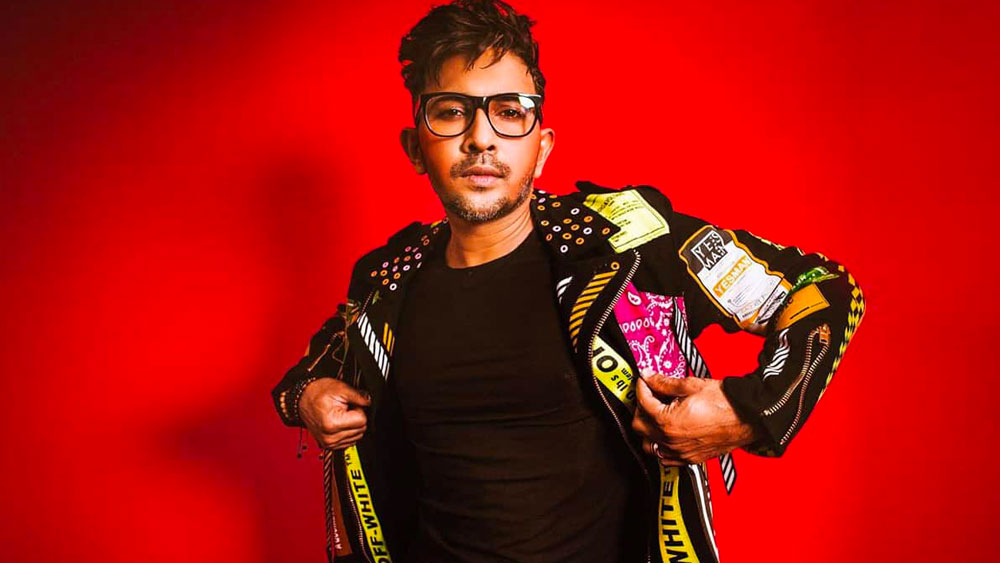 এক কথায় রাজি হয়ে যান টেরেন্স। বাকিরা যেখানে এক ঘণ্টা ক্লাস করতেন, টেরেন্স থাকতেন তিন ঘণ্টা। ক্লাস শুরুর আগে ও পরে তাঁকে ক্লাসঘর পরিষ্কার করতে হত। পাশাপাশি, দেখতে হত নতুন ছাত্রছাত্রী ভর্তির বিষয়টিও। তার বিনিময়েই তিনি নাচ শেখার সুযোগ পেতেন।