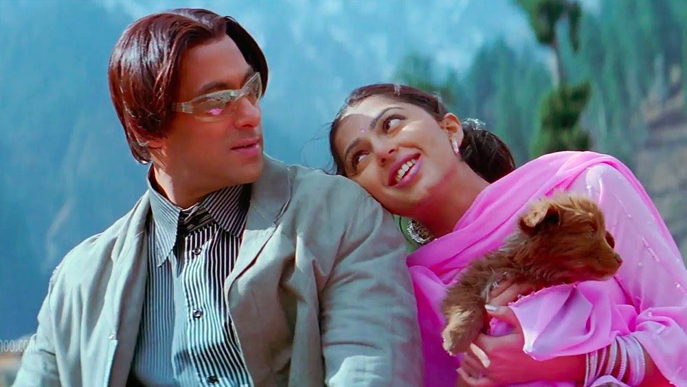 ২০০৩ সালে মুক্তি পায় ভূমিকার প্রথম হিন্দি ছবি ‘তেরে নাম’। তখন সদ্য সদ্য ভেঙে গিয়েছে সলমন-ঐশ্বর্যা সম্পর্ক। প্রেমে ধাক্কা খেয়ে ভাইজান তখন বিধ্বস্ত। ইন্ডাস্ট্রির অনেকের সঙ্গেই তাঁর দূরত্ব বেড়ে গিয়েছে অভব্য আচরণের কারণে।