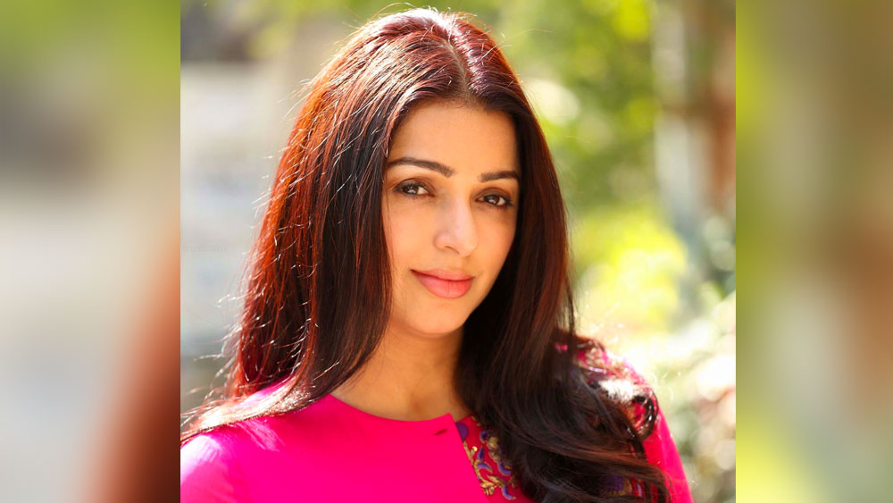 এর পর ভূমিকা ঠিক করেন তিনি শুধু অভিনয়ই করবেন। দক্ষিণী ছবির ইন্ডাস্ট্রিতেই মন দেন তিনি। কয়েক বছর পরে ভূমিকার টাকা আবার ব্যবসায় নিয়োগ করেন ভরত ঠাকুর। তিনি দুবাইয়ে যোগচর্চার কেন্দ্র শুরু করেন।