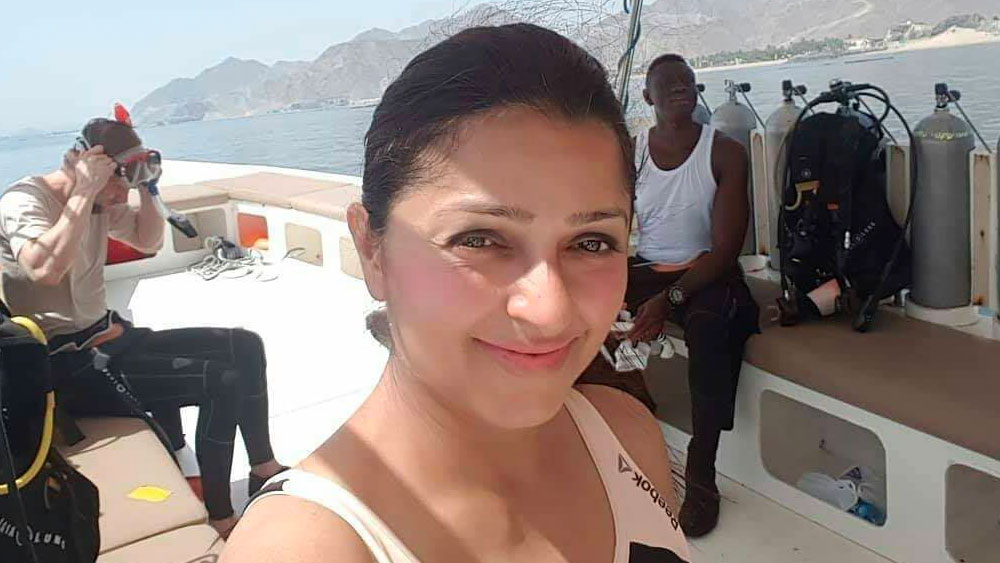 ভরত ঠাকুরের নতুন ব্যবসা সফল হয়। কিন্তু ব্যক্তিগত জীবনে সমস্যা দেখা দেয়। গুঞ্জন ওঠে, তিনি দুবাইয়ে নিজের হাই প্রোফাইল ক্লায়েন্টের সঙ্গে সম্পর্কে লিপ্ত। গুঞ্জন ক্রমে গাঢ় হওয়ায় ভূমিকাও দুবাইয়ে থাকতে চলে যান।