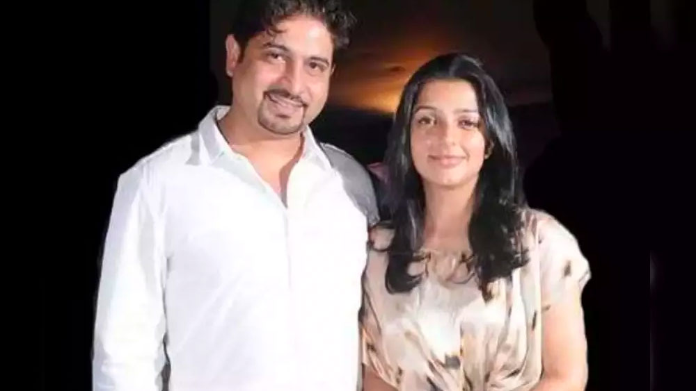 কিন্তু সময়ের সঙ্গে সঙ্গে নিজেদের মধ্যে সব সমস্যা দূর করে ফেলেন ভরত ও ভূমিকা। দুবাইয়ে ব্যবসার পাট চুকিয়ে চলে আসেন মুম্বই। পরে দাম্পত্যে ফাটলের কথা অস্বীকার করেন ভূমিকা। ২০১৪ সালে পুত্র সন্তানের জন্ম দেন ভূমিকা।