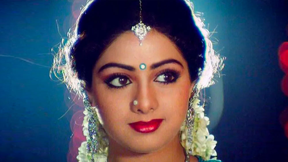 এ রকম সুপারহিট নায়িকার ম্যানেজার হওয়ার জন্য এগিয়ে এসেছিলেন অনেক পেশাদারই। তাঁদের সাহায্য বিভিন্ন সময়ে নিয়েছেন শ্রীদেবী। ফলে শ্রীলতার কাজ এবং গুরুত্ব বেশ কিছুটা কমে যায় শ্রীদেবীর জীবনে। ১৯৮৯ সালে শ্রীলতা বিয়ে করেন রাজনীতিক সঞ্জয় রামস্বামীকে।