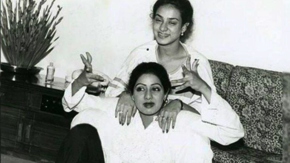 বিয়ের পরে শ্রীলতা ব্যস্ত হয়ে পড়েন নিজের সংসার নিয়ে। বোনকে মিস করতেন দিদি শ্রীদেবীও। বহু সাক্ষাৎকারে বলেওছেন সে কথা। 