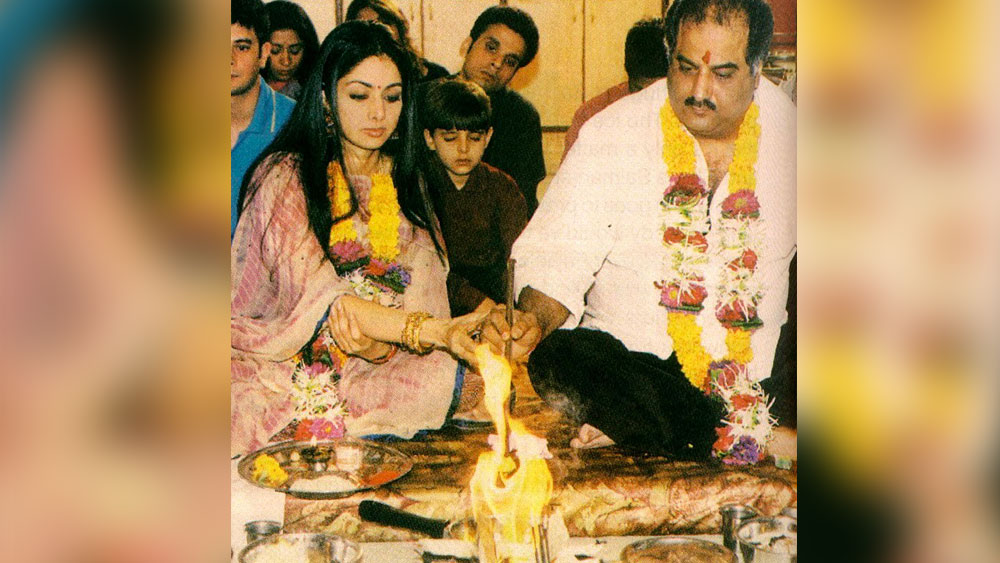 শ্রীদেবীর অভিযোগ ছিল, রাজনীতিক স্বামীর কথায় শ্রীলতা তাঁকে সম্পত্তি নিয়ে আইনি নোটিস পাঠান। সম্পর্ক এতই তিক্ত হয়ে যায় যে, ১৯৯৬ সালে বনি কপূরের সঙ্গে শ্রীদেবীর বিয়ের অনুষ্ঠানে পর্যন্ত অনুপস্থিত ছিলেন শ্রীলতা।