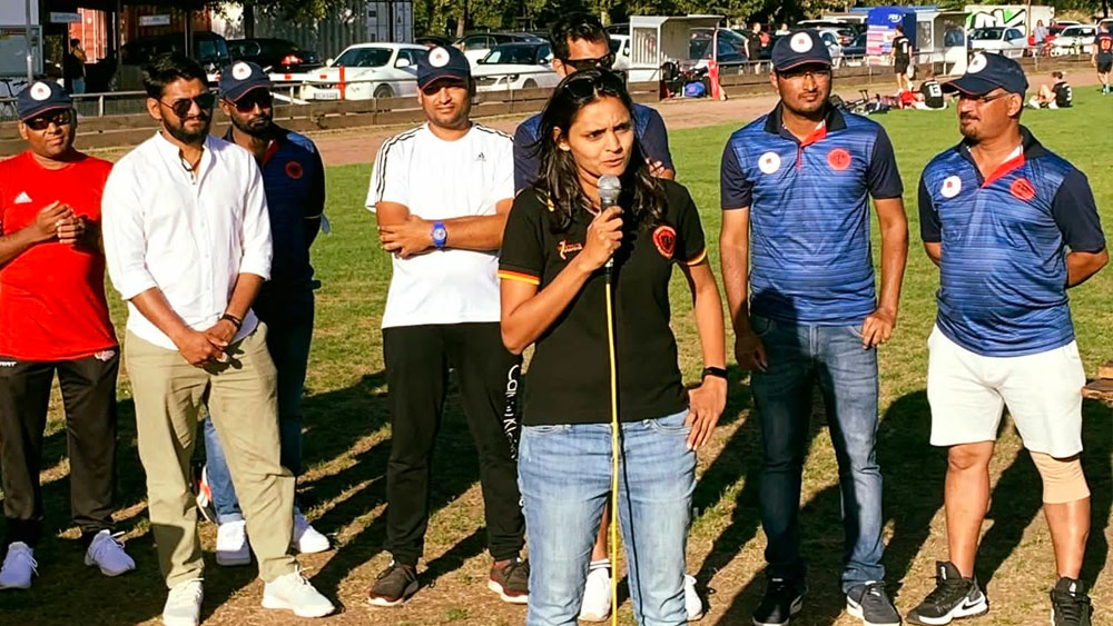 ৩৩ বছর বয়সি অনুরাধা স্বীকার করেন ক্রিকেট ও বিজ্ঞান একসঙ্গে চালিয়ে নিয়ে যাওয়া কঠিন। কিন্তু তাঁর কখনও মনে হয়নি একটার জন্য অন্যটাকে বাদ দিয়ে কোনওরকম আপস করতে হবে।