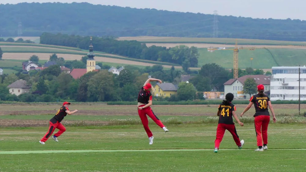 সম্প্রতি অস্ট্রিয়ার বিরুদ্ধে টি-২০ ম্যাচে তাঁর এক রানে পাঁচ উইকেট শিরোনামে উঠে এসেছে। বিশ্বের প্রথম মহিলা ক্রিকেটার হিসেবে তিনি চার বলে চার উইকেট পেয়েছেন টি-২০ ম্যাচে।