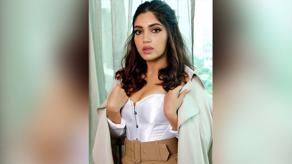 সুভাষ ঘাইয়ের এই প্রতিষ্ঠানে অভিনয় শেখার কোর্স ছিল মহার্ঘ্য। মেয়েকে পড়ানোর জন্য আর্থিক ঋণও নিতে হয় ভূমির পরিবারকে।