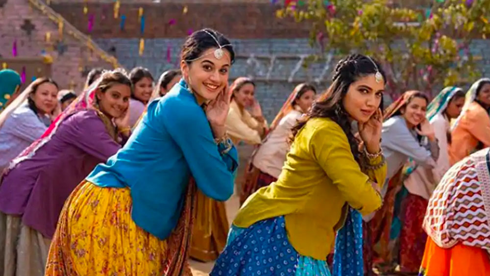 ‘সোনচিড়িয়া’ ছবিতে অভিনয়ের জন্য ভূমি বন্দুক চালাতেও শেখেন। আবার ‘সাঁড় কী আঁখ’ ছবিতে তীব্র গরমে প্রস্থেটিক লাগিয়ে শুটিং করে ভূমির ত্বকে অ্যালার্জি দেখা দিয়েছিল। তবুও হার মানেননি ভূমি। অভিনয় করে গিয়েছেন যাবতীয় সমস্যা নিয়েই।