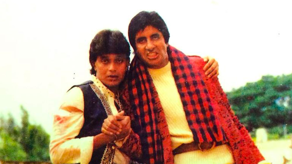 আশির দশকের শেষ দিকে অমিতাভ ফের ফিরে আসেন বলিউডে। তাঁকে আবার পুরনো জায়গা ফিরিয়ে দেওয়ার জন্য মনমোহন একটি ছবি পরিকল্পনা করেন। ছবিতে তিনি মিঠুনকেও নেন। তাঁর মনে হয়েছিল মিঠুনের মতো সুপারস্টার থাকলে ছবি ফ্লপ করবে না।