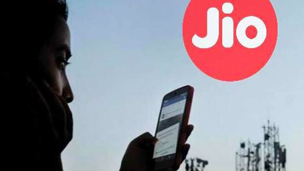 গ্রাহক বৃদ্ধির পাশাপাশি ব্যবসার অঙ্কেও জিয়োর ‘দাদাগিরি’ অব্যাহত। ২০২১ অর্থবর্ষের প্রথম কোয়ার্টারে জিয়োর ব্যবসা আগের কোয়র্টারের থেকে ১৪৯ কোটি টাকা বেড়েছে। এই বৃদ্ধির জেরে পশ্চিমবঙ্গ সার্কেলে তাদের ব্যবসা হয়েছে ৯৩৩ কোটি টাকার।