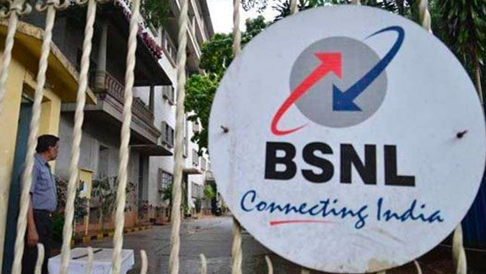 জিয়োর যখন ব্যবসা ফুলে ফেঁপে উঠছে তখন ক্ষতির মুখে পড়েছে অন্যান্য টেলিকম সংস্থারা। বিএসএনএল এই কোয়ার্টারে নিজেদের আরএমএস রিপোর্ট জানায়নি। তবে বিএসএনএল এই তিনটি সংস্থার থেকে অনেক পিছিয়ে রয়েছে।