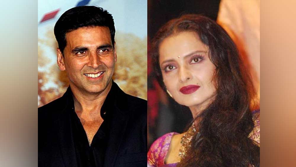 অক্ষয়ের সঙ্গে রবিনার প্রেম তখন বেশ চর্চার বিষয়। আচমকাই সেই প্রেম চলাকালীন রেখার সঙ্গে নাম জড়ায় অক্ষয় কুমারের। অনেকে বিশ্বাসই করতে পারেননি। কিন্তু ‘মোহরা’ অভিনেত্রী পরবর্তীকালে সংবাদ মাধ্যমে জানিয়েছিলেন এ কথা।