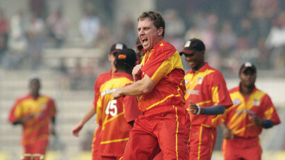 প্রথম শ্রেণির ক্রিকেটে আত্মপ্রকাশ ১৯৯৫-৯৬ সালে। তখনও ক্রিকেটকে পেশা করার কোনও পরিকল্পনা ছিল না। পড়াশোনার পাশাপাশি শিখেছিলেন রেফ্রিজারেটর এবং এয়ারকন্ডিশনিং মেশিন সারাইয়ের কাজ। সেটাই পরবর্তী জীবনে হয়ে দাঁড়াল বেঁচে থাকার উপায়।