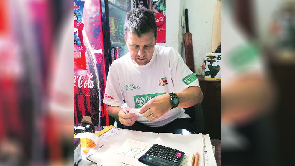 জিম্বাবোয়ের জাতীয় দলের নির্বাচকদের নজর তাঁর উপর ছিল। সুযোগ এল হঠাৎই। ১৯৯৯-২০০০ মরসুমে শ্রীলঙ্কা সফরে গিয়ে বিপাকে পড়ল জিম্বাবোয়ে দল। অফ ফর্ম এবং চোটের কারণে দলের বাইরে পল স্ট্র্যাং, অ্যাডাম হাকল, অ্যান্ড্রু হুইটল। ফলে দলে সুয়োগ পেলেন স্পিনার প্রাইস।