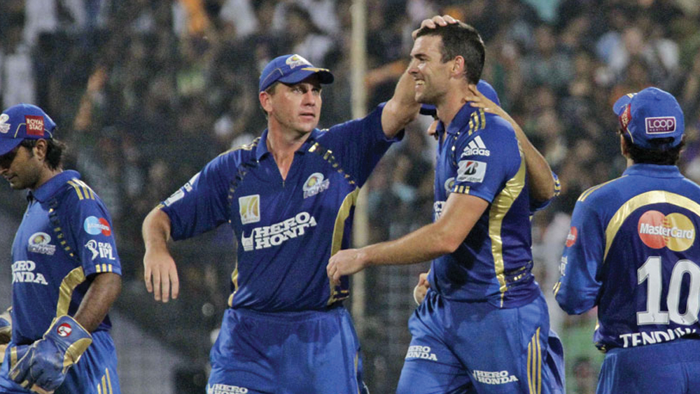 ২০০৬-এ তিনি আবার জিম্বাবোয়ে ফিরে আসেন। জাতীয় পর্যায়ে বেশ কিছু ম্যাচ খেলেন। হয়তো তাঁর উদ্দেশ্য ছিল পরের বিশ্বকাপে খেলা। কিন্তু ২০০৭ বিশ্বকাপ ক্রিকেটের দল বাছাইয়ের সময় তাঁর দিকে ফিরে তাকাননি নির্বাচকরা।