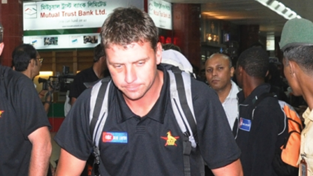 অবসর নেওয়ার পরে প্রাইস প্রথমে ব্যবসা শুরু করেছিলেন। খেলার সাজসরঞ্জাম পাওয়া যায়, এ রকম একটি দোকান খুলেছিলেন। কিন্তু সেই ব্যবসা বেশি দিন ভাল চলেনি। দোকানটি এখনও আছে। পাশাপাশি,  অর্থোপার্জনের জন্য এখন বাতানুকূল যন্ত্র এবং রেফ্রিজারেটর সারাইয়ের কাজ করেন বিশ্বের প্রাক্তন তিন নম্বর বোলার, রে প্রাইস।