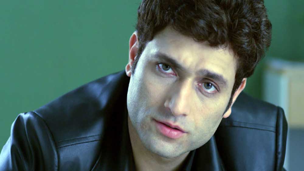 কিন্তু বেশি দিন বলিউডের আকাশে উজ্জ্বল তারা হয়ে থাকা হল না শাইনীর। ২০০৯-এ তাঁর বাড়ির পরিচারিকা শাইনীর বিরুদ্ধে ধর্ষণের অভিযোগ তোলেন।