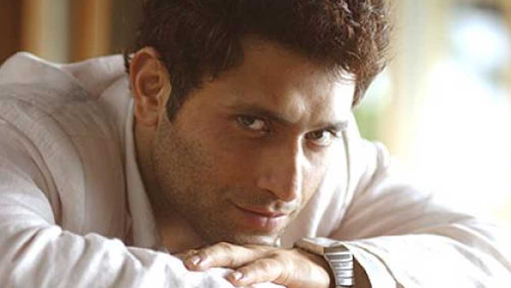 তার পর শাইনীকে আর দেখা যায়নি ক্যামেরার সামনে। বেশ কিছু ছবিতে তাঁকে নেওয়ার কথা হয়েছিল। কিন্তু শেষ অবধি পরিবর্তে নেওয়া হয় অন্য কোনও অভিনেতাকে।